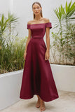 Robe formelle en satin a-ligne bordeaux à épaules dénudées jusqu’à la cheville