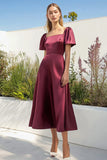 Robe formelle à manches courtes en satin bordeaux à col carré trapèze