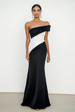 Robe longue formelle froncée en satin mat noir sans bretelles