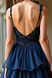 Robe longue de bal à bretelles spaghetti bleu marine avec volants