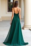 Robe longue de bal à bretelles spaghetti gaine vert foncé avec fente