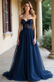 Robe longue de bal en dentelle sans bretelles bleu marine