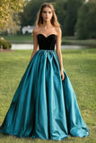 Robe de bal bleu paon noir sans bretelles en satin plissé longue robe de bal