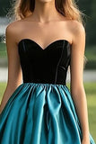 Robe de bal bleu paon noir sans bretelles en satin plissé longue robe de bal