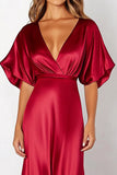 Fourreau rouge à manches courtes satin col V profond Robe longue formelle