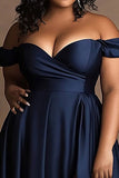 Robe longue formelle en satin bleu marine à épaules dénudées grande taille avec fente