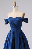 Robe de bal longue en satin bleu marine à la ligne A avec fente