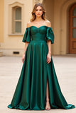 Robe de bal longue en satin à manches bouffantes vert foncé à épaules dénudées avec fente