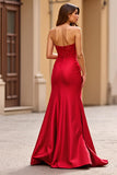 Robe de bal sans bretelles en satin rouge avec fente