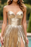 Tissu à paillettes dorées Une ligne froncée robe de bal sans bretelles avec fente