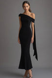 Robe cravate noire fourreau à une épaule en crêpe