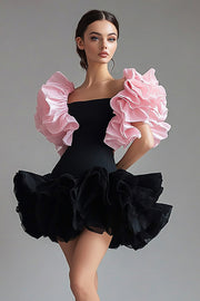 Une ligne à volants Manches courtes Petite robe noire