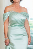 Satin menthe fourreau hors de l’épaule froncé longue mère de la robe de mariée