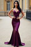 Robe de bal longue en satin à bretelles spaghetti prune moulante