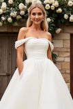 Gracieuse robe de mariée blanche à épaules dénudées