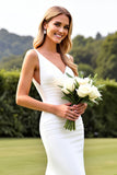 Robe de mariée sirène simple en satin ivoire froncé col V avec fente