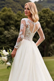 Une ligne appliquée à manches longues lvory robe de mariée plissée