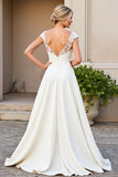 Robe de mariée longue en satin ivoire à col en V avec dentelle