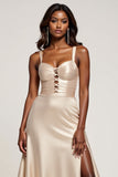 Une ligne Robe de bal en satin champagne avec fente