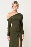 Robe de demoiselle d’honneur à manches longues fourreau olive avec fente