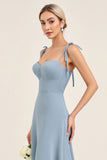 Une ligne bleu ciel en mousseline de soie spaghetti bretelles robe longue de demoiselle d’honneur