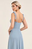 Une ligne bleu ciel en mousseline de soie spaghetti bretelles robe longue de demoiselle d’honneur