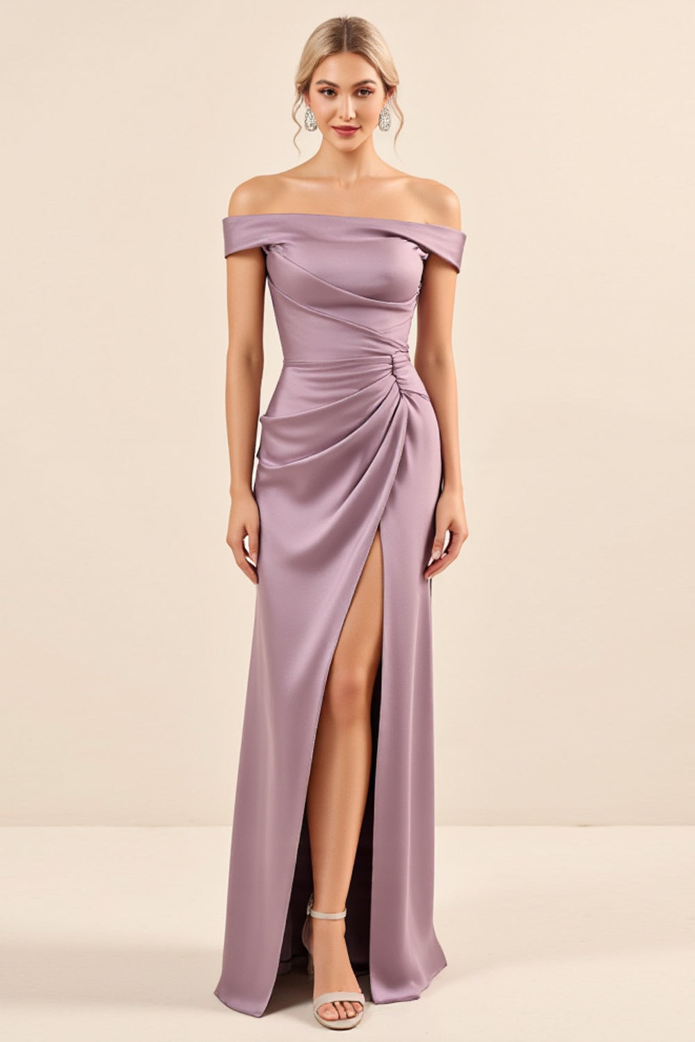 Robe de demoiselle d’honneur longue en satin vintage à épaules dénudées fourreau