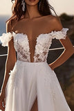 lvory Une ligne dénudée épaule longue robe de mariée avec fente