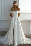 Robe de mariée en satin ivoire à épaules dénudées avec fente