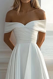Robe de mariée en satin ivoire à épaules dénudées avec fente