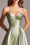 Dusty Sage Robe de bal longue en satin sans bretelles avec fente