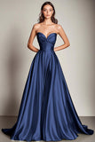 Robe longue de bal en satin bleu marine