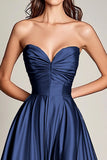 Robe longue de bal en satin bleu marine