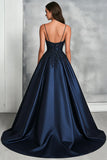 Robe de bal en satin bleu marine pailletée à fines bretelles avec appliques