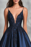 Glitter Navy A-ligne Spaghetti Straps Robe de bal en satin avec appliques