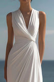 Robe longue formelle froncée blanche à col en V
