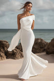 Robe longue formelle sirène froncée blanche à une épaule