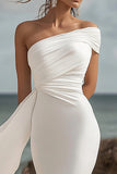 Robe longue formelle sirène froncée blanche à une épaule