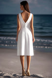 Robe de graduation blanche en satin fourreau au genou