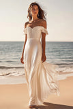 Robe longue blanche en satin fourreau épaules dénudées