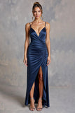 Robe longue formelle en satin froncé à bretelles spaghetti bleu marine avec fente