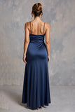 Robe longue formelle en satin froncé à bretelles spaghetti bleu marine avec fente