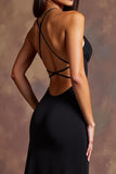Robe longue formelle en satin à bretelles spaghetti noires avec fente