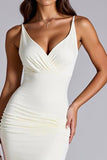 Robe formelle en satin froncé mat à col en V ivoire avec fente