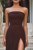 Robe formelle froncée sans bretelles avec fente