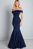 Robe formelle sirène froncée à épaules dénudées bleu marine