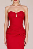 Robe longue formelle sirène froncée sans bretelles rouge avec fente