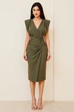 Robe formelle mi-longue moulante à col en V froncée olive