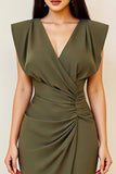 Robe formelle mi-longue moulante à col en V froncée olive