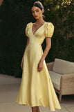 Satin jaune Une ligne Col en V Robe formelle avec manches bouffantes